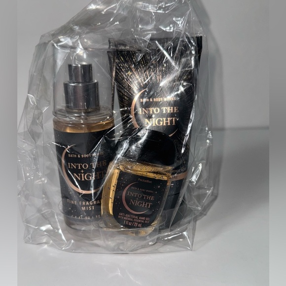 Bath and Body Into The Night Gift Set. New - Picture 2 of 5